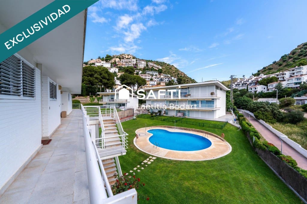 2 bedroom Penthouse for sale in Roses with pool garage - € 439,000 (Ref: 9891957)