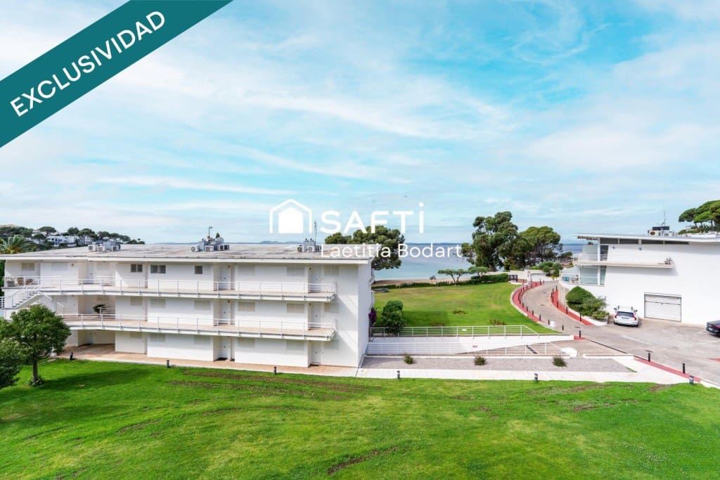 2 bedroom Penthouse for sale in Roses with pool garage - € 439,000 (Ref: 9891957)
