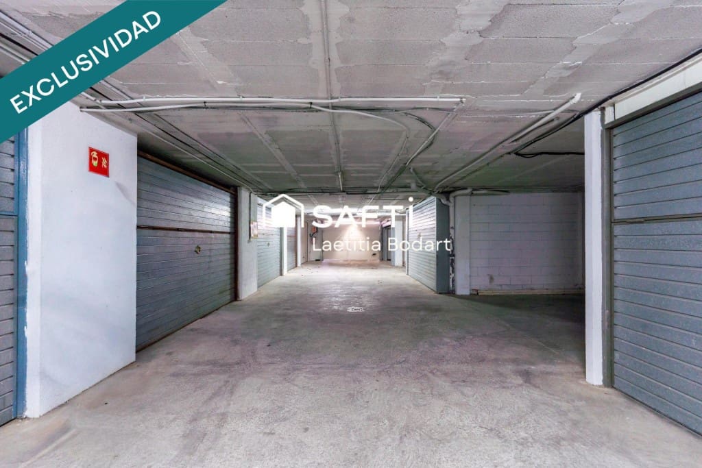 2 bedroom Penthouse for sale in Roses with pool garage - € 439,000 (Ref: 9891957)
