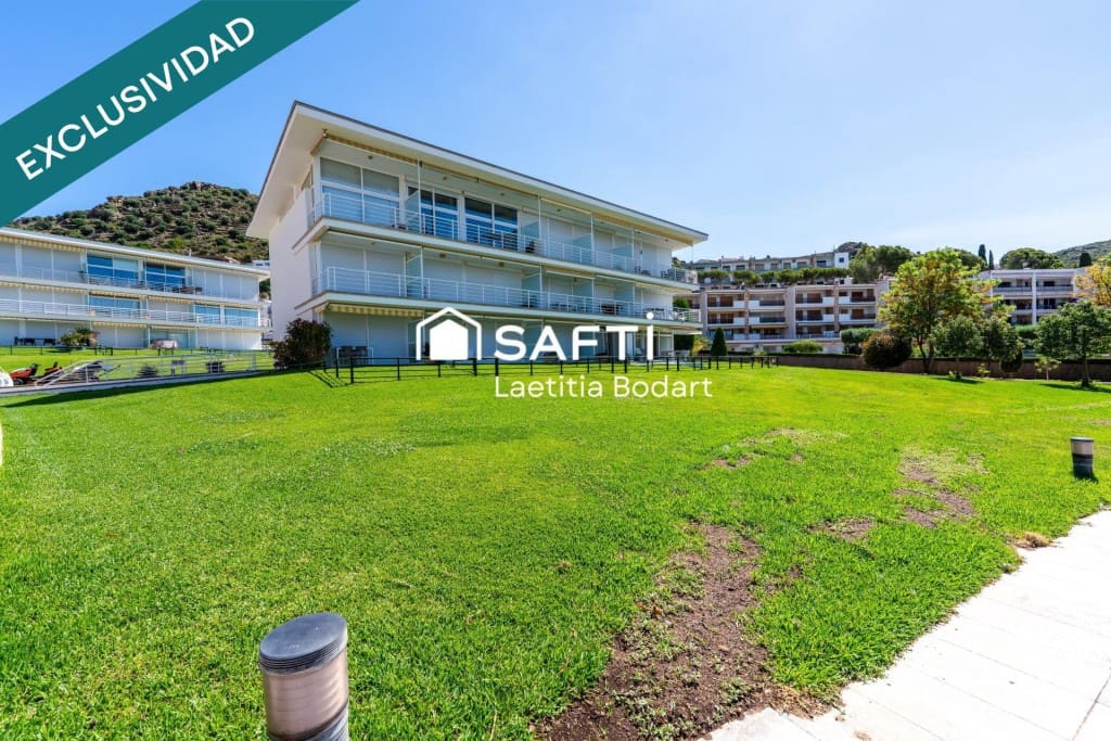 2 bedroom Penthouse for sale in Roses with pool garage - € 439,000 (Ref: 9891957)