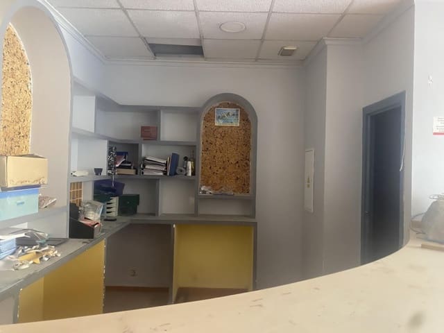 Commercial for sale in Torrent with garage - € 185,000 (Ref: 9891960)