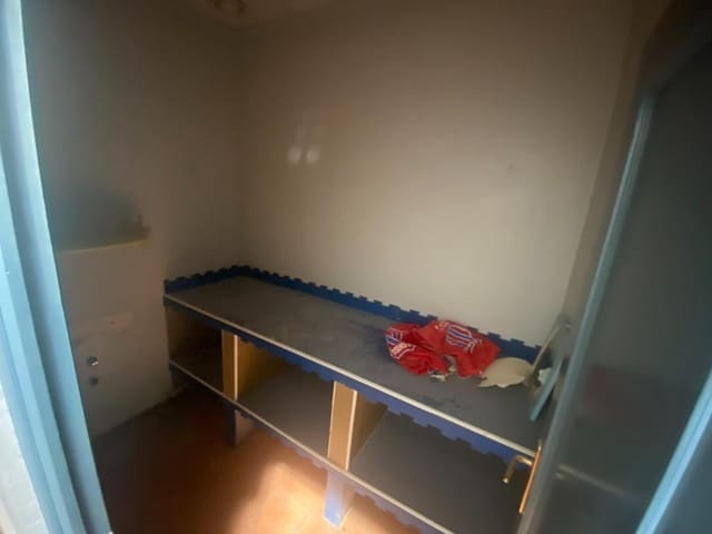 Commercial for sale in Torrent with garage - € 185,000 (Ref: 9891960)