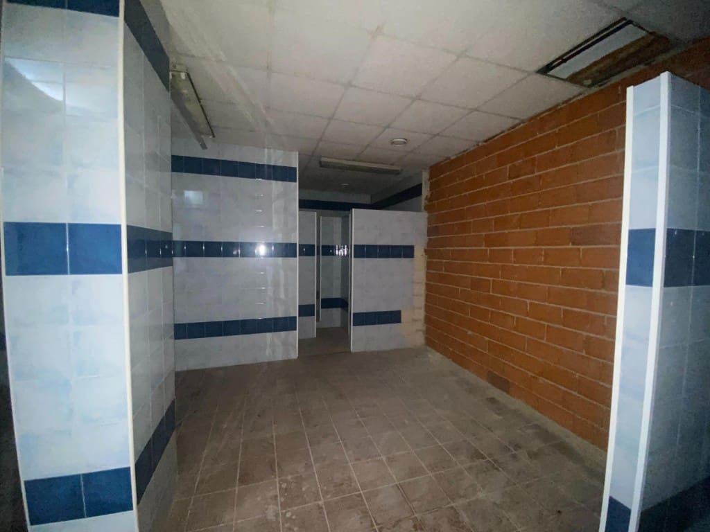 Commercial for sale in Torrent with garage - € 185,000 (Ref: 9891960)
