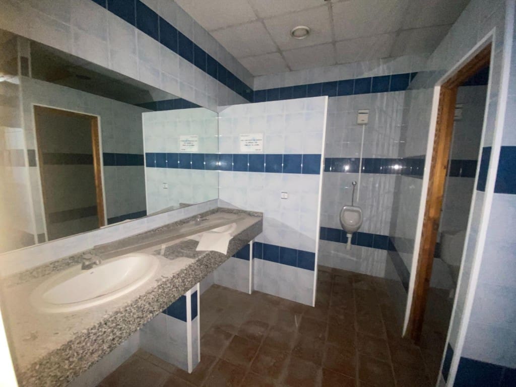 Commercial for sale in Torrent with garage - € 185,000 (Ref: 9891960)