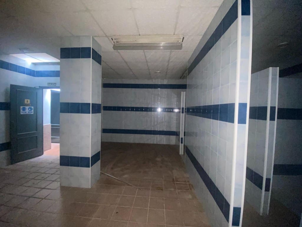 Commercial for sale in Torrent with garage - € 185,000 (Ref: 9891960)