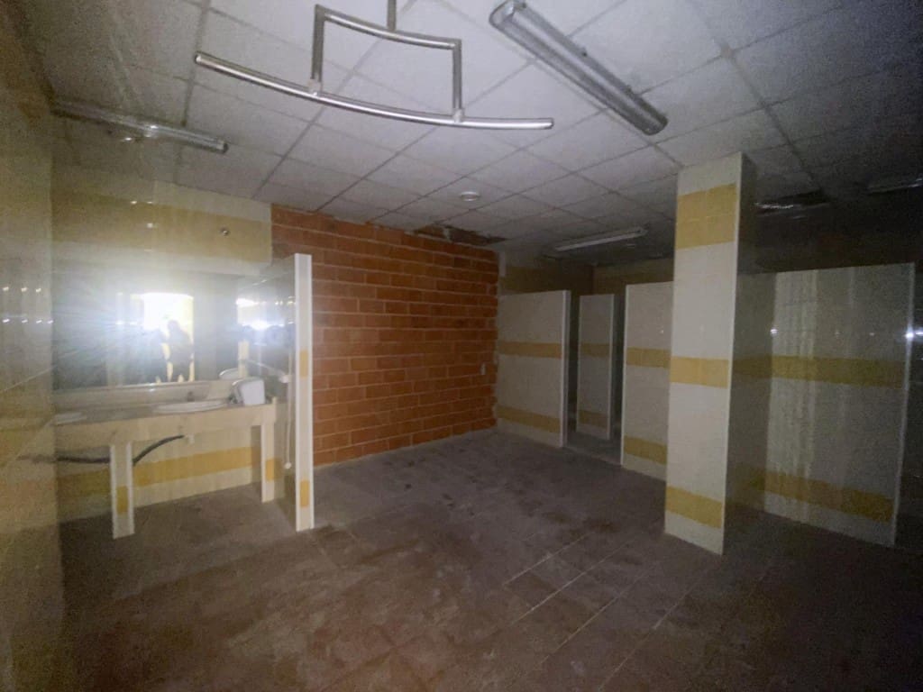 Commercial for sale in Torrent with garage - € 185,000 (Ref: 9891960)