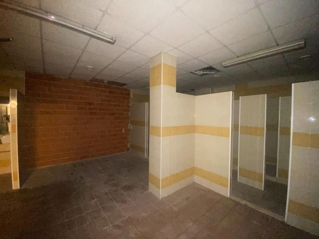 Commercial for sale in Torrent with garage - € 185,000 (Ref: 9891960)