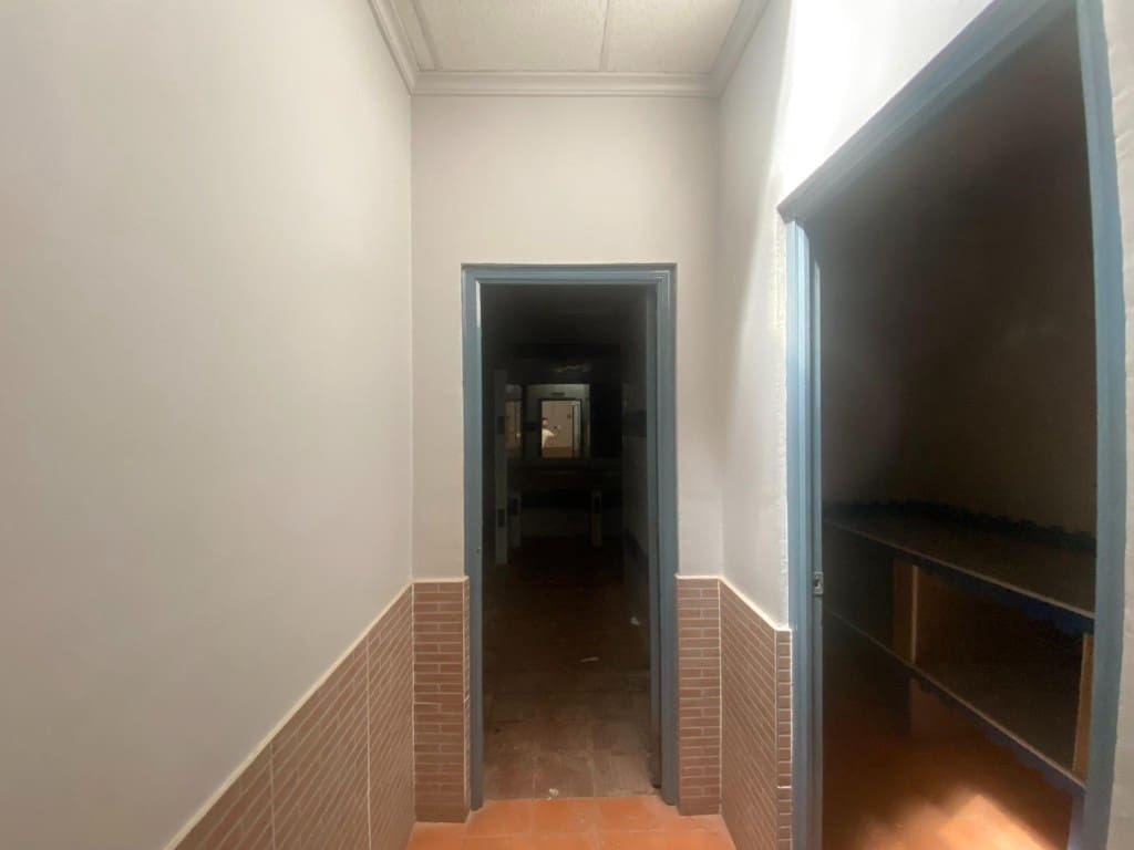 Commercial for sale in Torrent with garage - € 185,000 (Ref: 9891960)