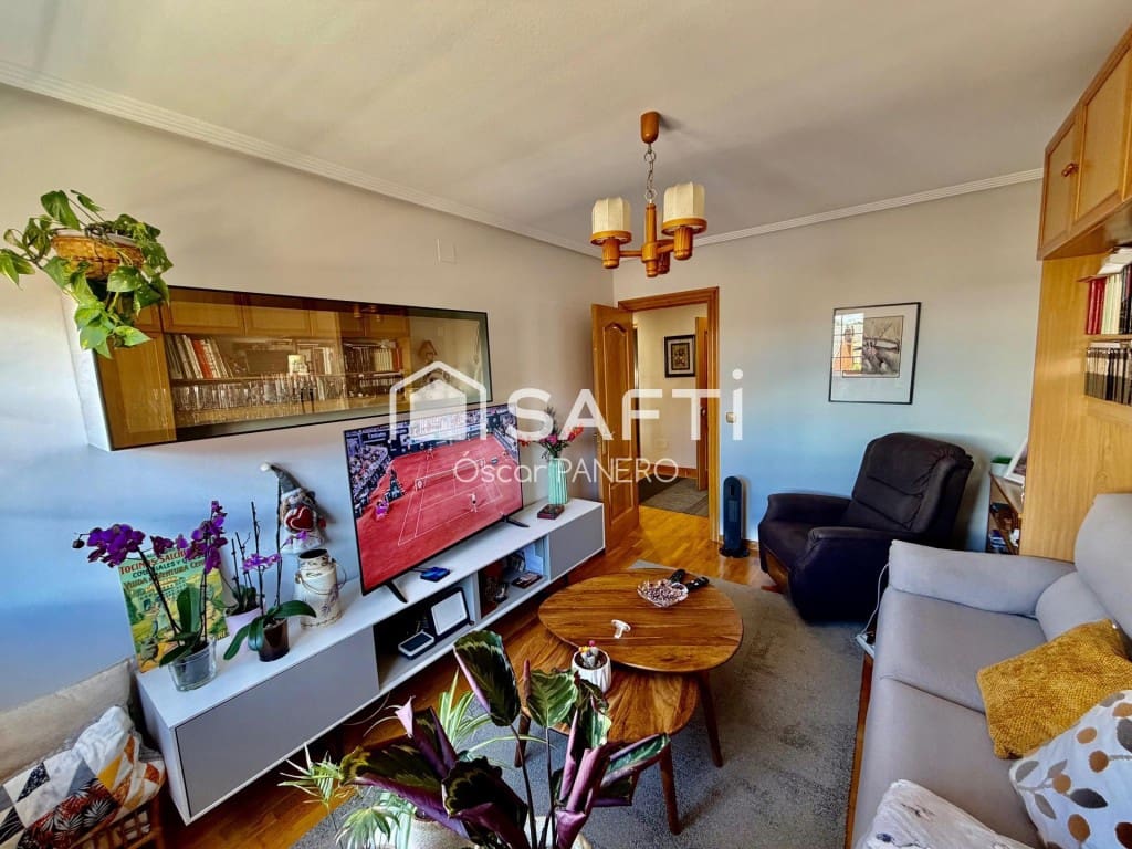 3 slaapkamer Villa te koop in San Andres del Rabanedo - € 420.000 (Ref: 9891964)