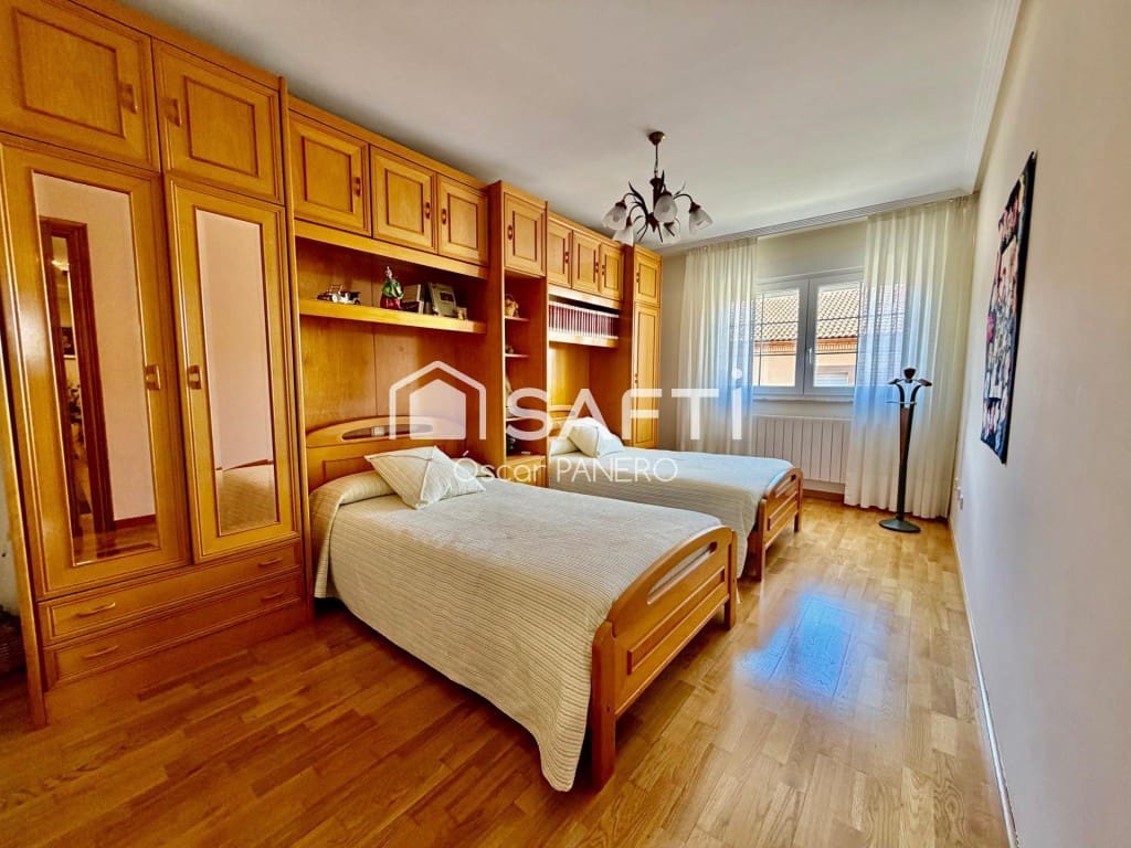 3 slaapkamer Villa te koop in San Andres del Rabanedo - € 420.000 (Ref: 9891964)