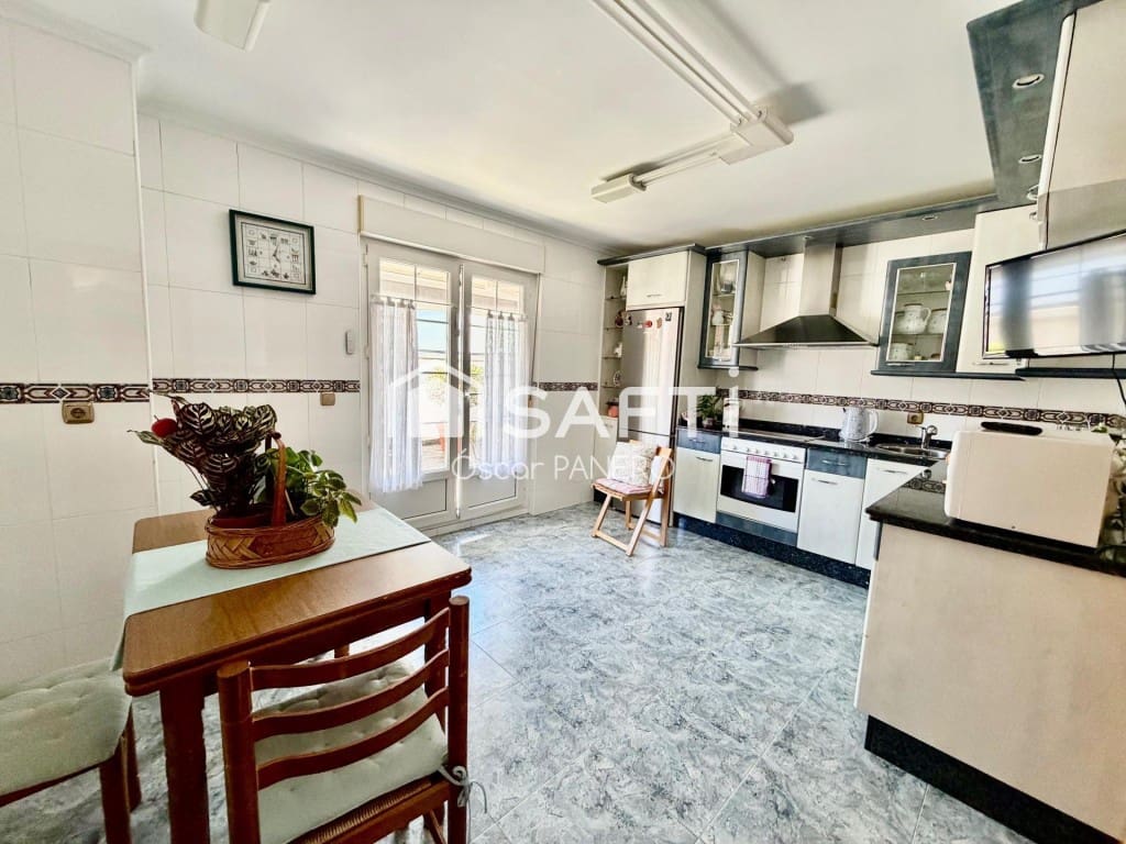 3 slaapkamer Villa te koop in San Andres del Rabanedo - € 420.000 (Ref: 9891964)
