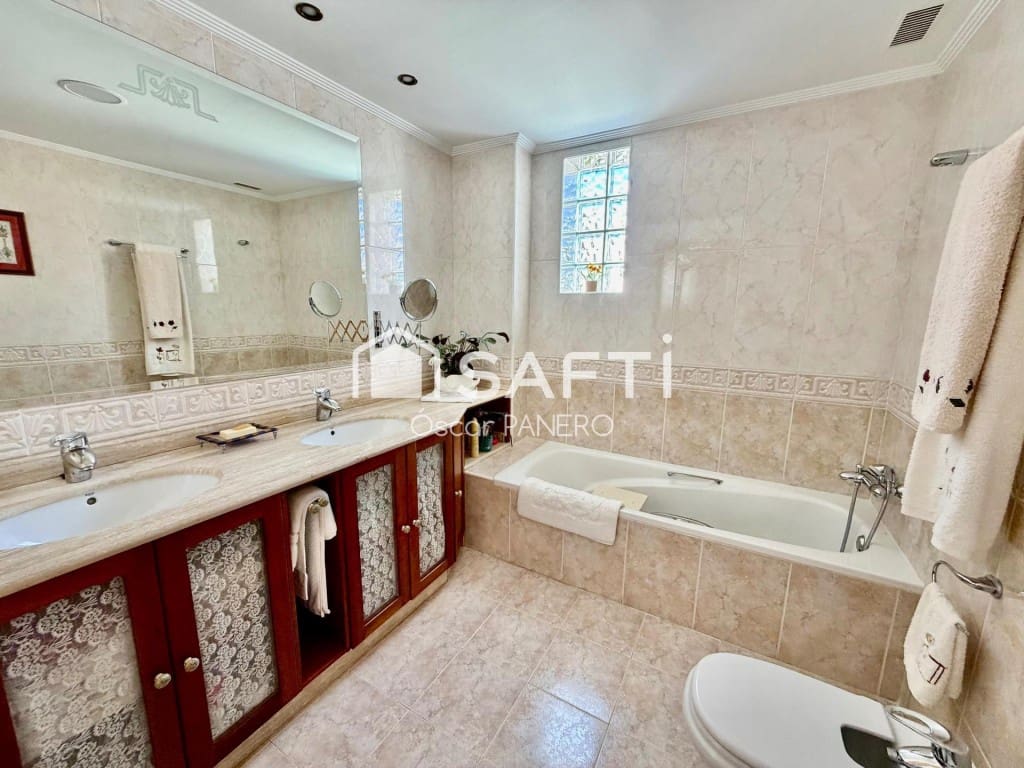 3 slaapkamer Villa te koop in San Andres del Rabanedo - € 420.000 (Ref: 9891964)