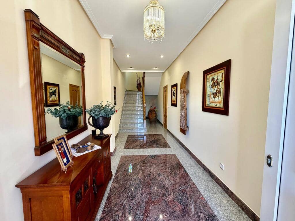 3 bedroom Villa for sale in San Andres del Rabanedo with garage - € 420,000 (Ref: 9891964)