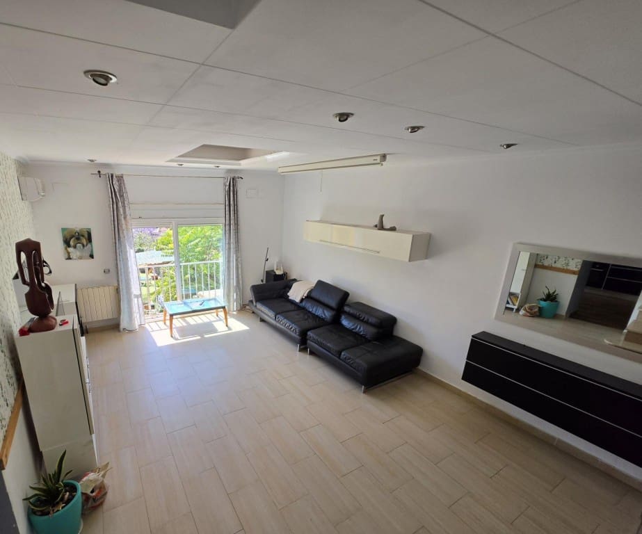 4 soveværelse Rækkehus til salg i Sant Pere de Ribes med swimmingpool - € 339.000 (Ref: 9891965)