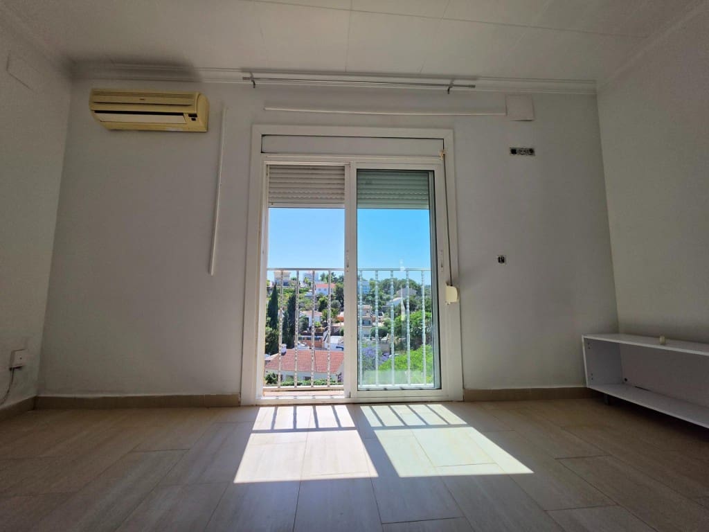 4 soveværelse Rækkehus til salg i Sant Pere de Ribes med swimmingpool - € 339.000 (Ref: 9891965)