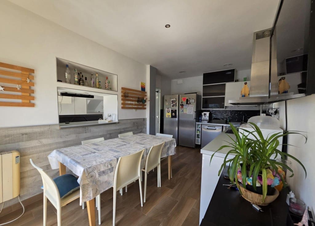 4 soveværelse Rækkehus til salg i Sant Pere de Ribes med swimmingpool - € 339.000 (Ref: 9891965)