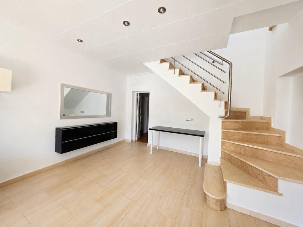 4 soveværelse Rækkehus til salg i Sant Pere de Ribes med swimmingpool - € 339.000 (Ref: 9891965)