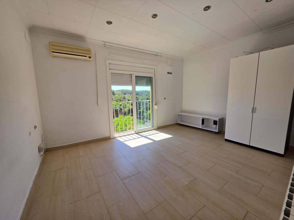 4 soveværelse Rækkehus til salg i Sant Pere de Ribes med swimmingpool - € 339.000 (Ref: 9891965)