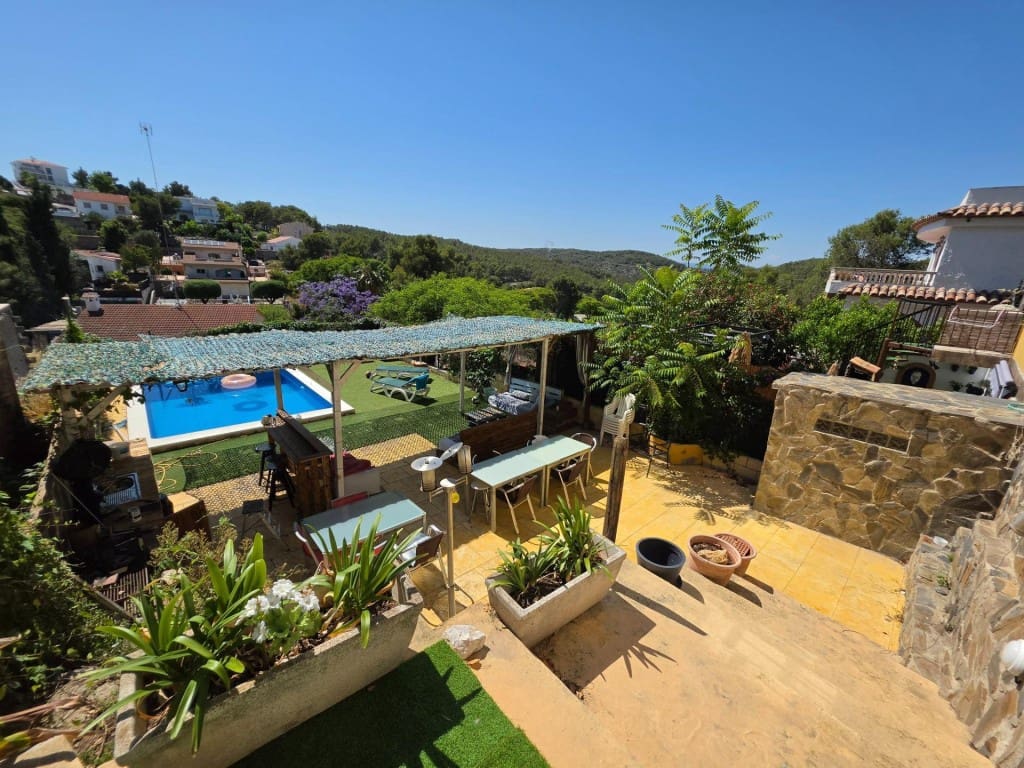 4 soveværelse Rækkehus til salg i Sant Pere de Ribes med swimmingpool - € 339.000 (Ref: 9891965)