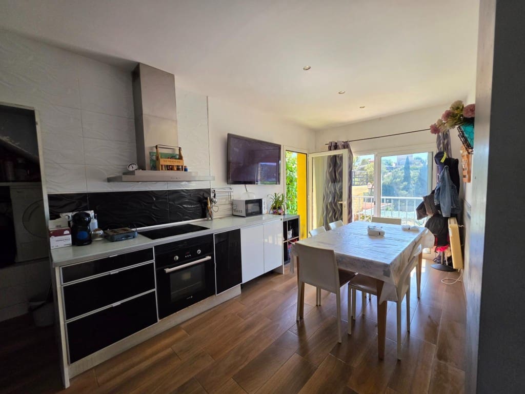 4 soveværelse Rækkehus til salg i Sant Pere de Ribes med swimmingpool - € 339.000 (Ref: 9891965)