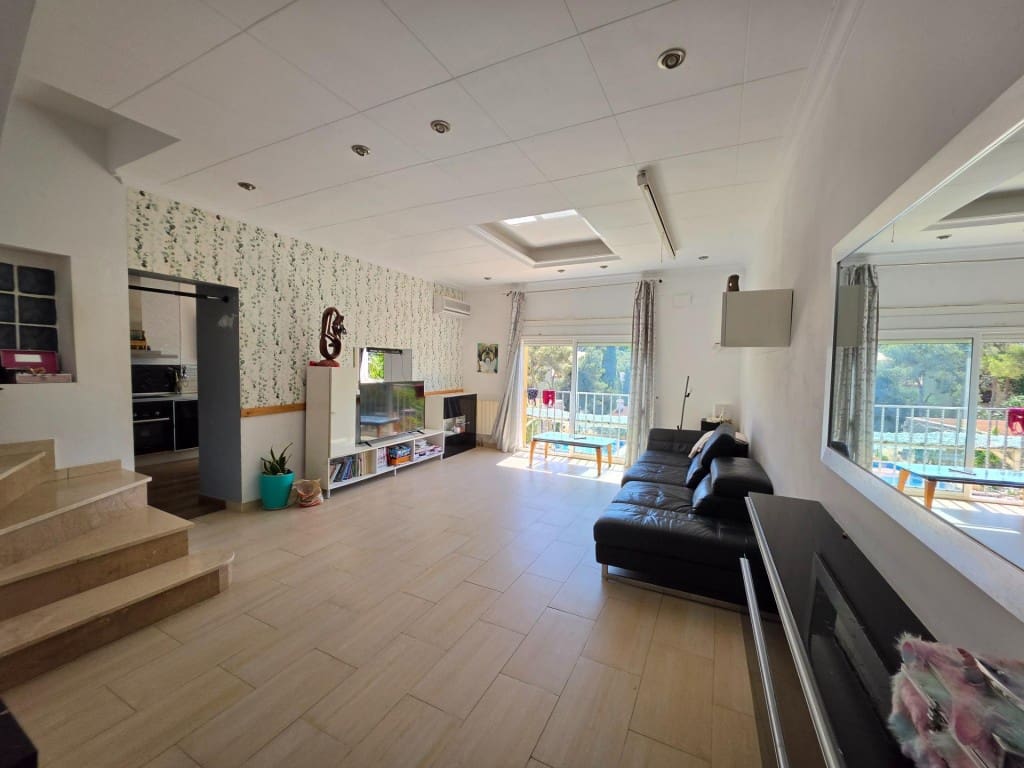 4 soveværelse Rækkehus til salg i Sant Pere de Ribes med swimmingpool - € 339.000 (Ref: 9891965)