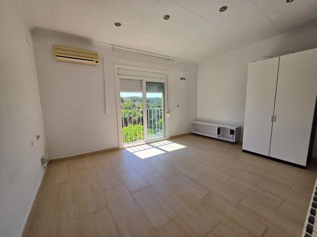 4 soveværelse Rækkehus til salg i Sant Pere de Ribes med swimmingpool - € 339.000 (Ref: 9891965)