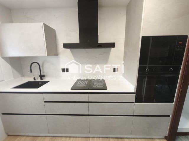 3 bedroom Apartment for sale in Santiago de Compostela - € 250,000 (Ref: 9894120)