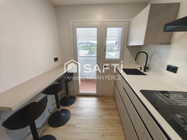 3 bedroom Apartment for sale in Santiago de Compostela - € 250,000 (Ref: 9894120)