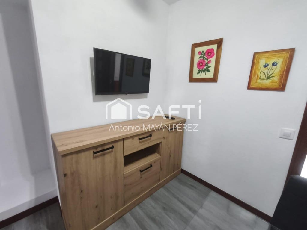 3 bedroom Apartment for sale in Santiago de Compostela - € 250,000 (Ref: 9894120)