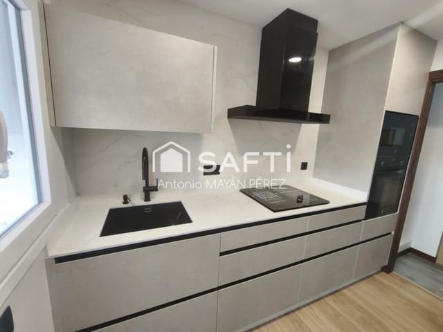3 bedroom Apartment for sale in Santiago de Compostela - € 250,000 (Ref: 9894120)