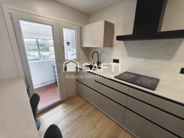 3 bedroom Apartment for sale in Santiago de Compostela - € 250,000 (Ref: 9894120)