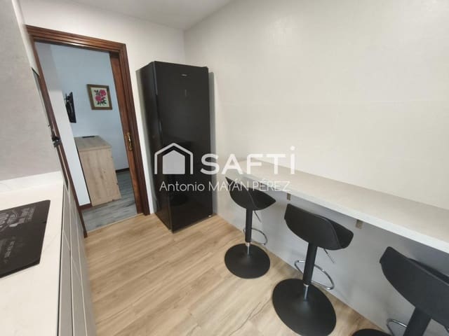 3 bedroom Apartment for sale in Santiago de Compostela - € 250,000 (Ref: 9894120)