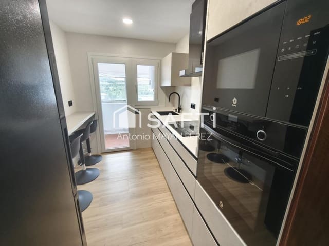 3 bedroom Apartment for sale in Santiago de Compostela - € 250,000 (Ref: 9894120)