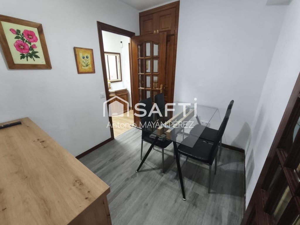 3 bedroom Apartment for sale in Santiago de Compostela - € 250,000 (Ref: 9894120)