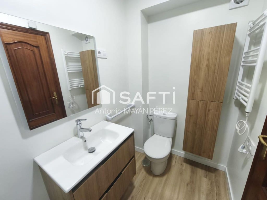 3 bedroom Apartment for sale in Santiago de Compostela - € 250,000 (Ref: 9894120)
