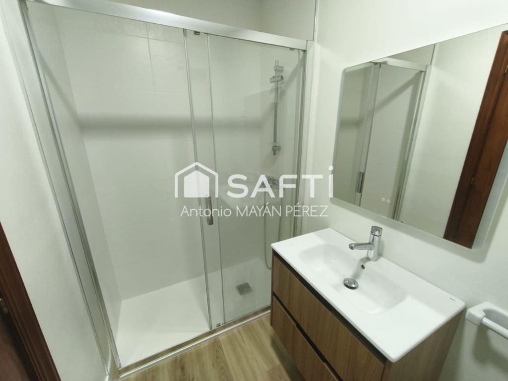 3 bedroom Apartment for sale in Santiago de Compostela - € 250,000 (Ref: 9894120)