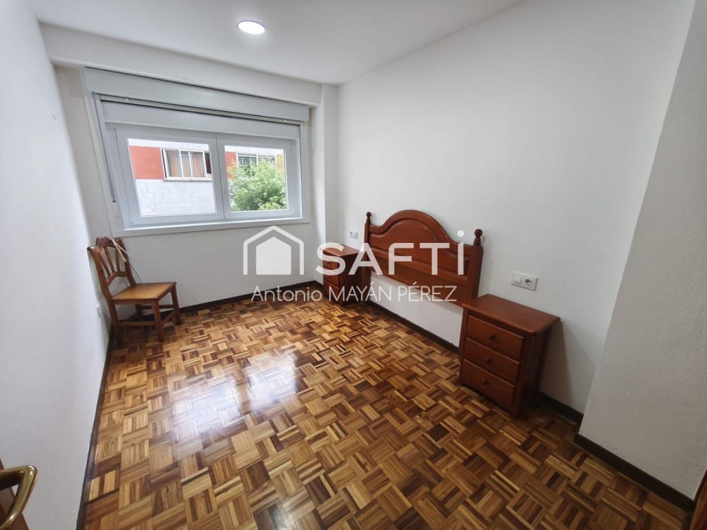 3 bedroom Apartment for sale in Santiago de Compostela - € 250,000 (Ref: 9894120)