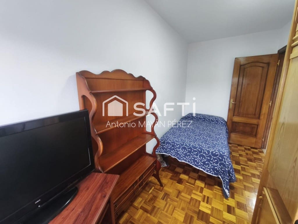 3 bedroom Apartment for sale in Santiago de Compostela - € 250,000 (Ref: 9894120)