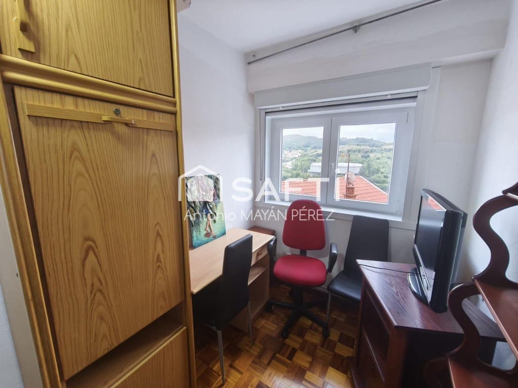 3 bedroom Apartment for sale in Santiago de Compostela - € 250,000 (Ref: 9894120)