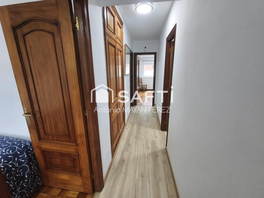 3 bedroom Apartment for sale in Santiago de Compostela - € 250,000 (Ref: 9894120)
