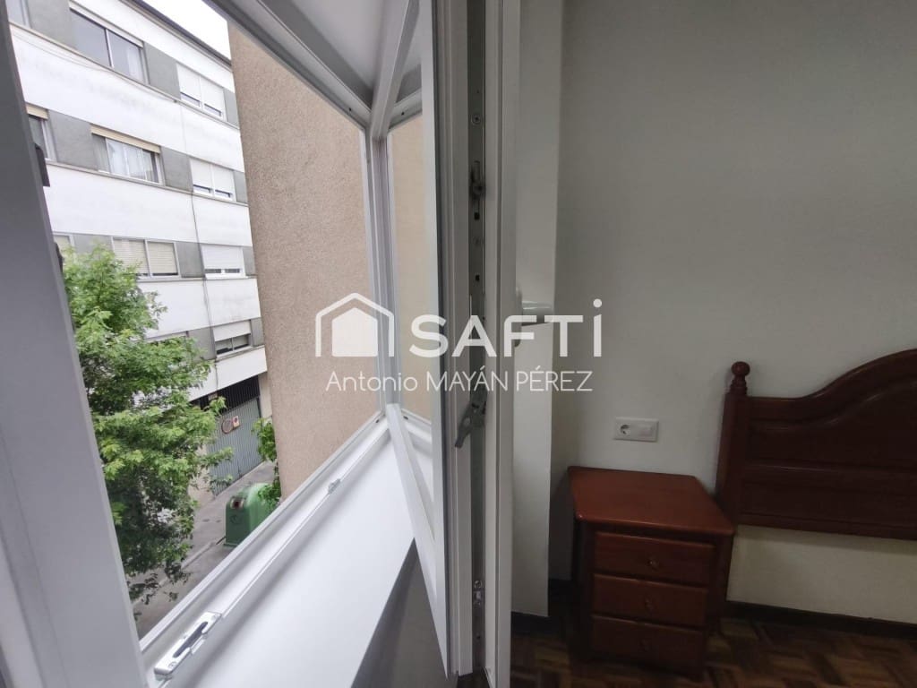 3 bedroom Apartment for sale in Santiago de Compostela - € 250,000 (Ref: 9894120)