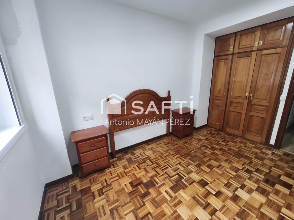 3 bedroom Apartment for sale in Santiago de Compostela - € 250,000 (Ref: 9894120)