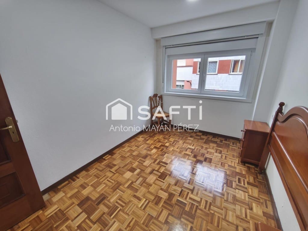 3 bedroom Apartment for sale in Santiago de Compostela - € 250,000 (Ref: 9894120)