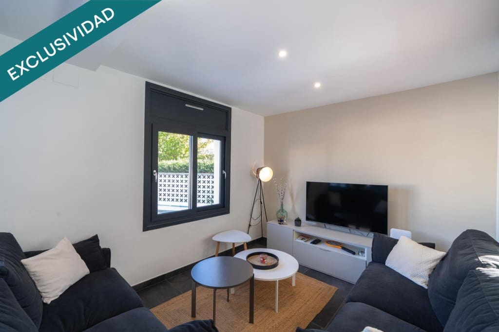 4 soverom Villa til salgs i Empuriabrava med svømmebasseng garasje - € 695 000 (Ref: 9894123)