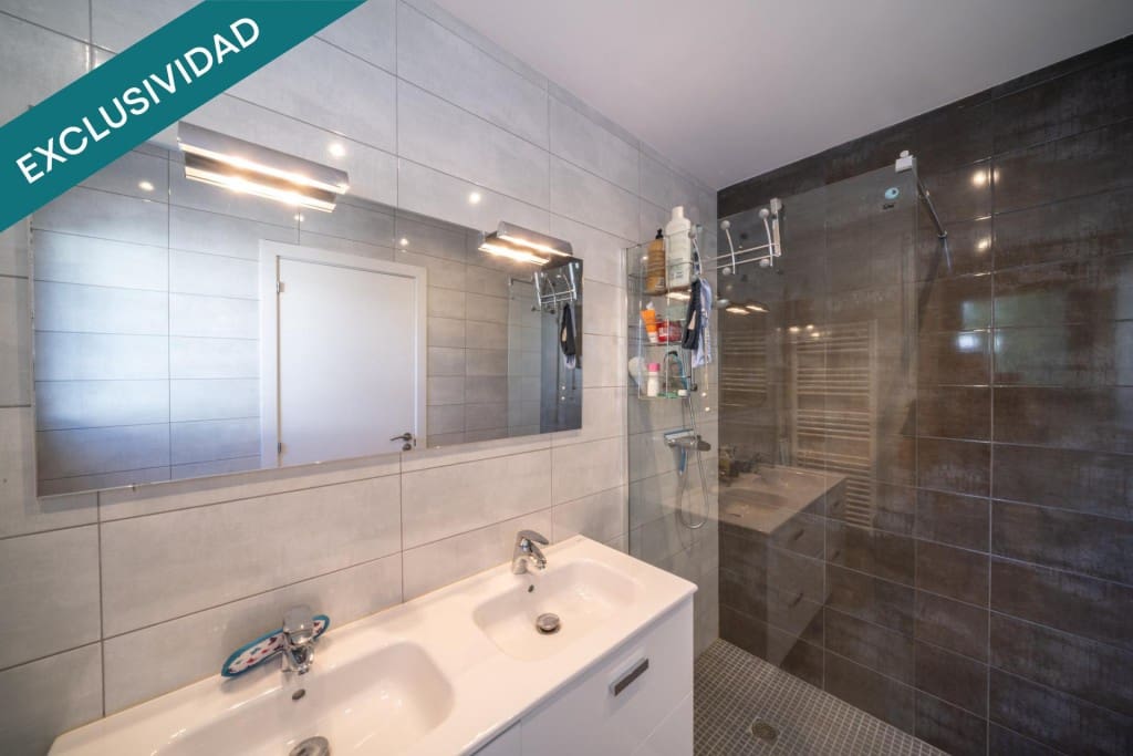 4 soverom Villa til salgs i Empuriabrava med svømmebasseng garasje - € 695 000 (Ref: 9894123)