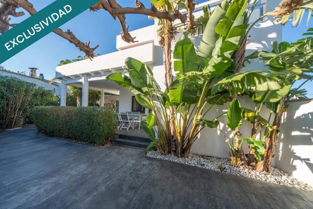 4 soverom Villa til salgs i Empuriabrava med svømmebasseng garasje - € 695 000 (Ref: 9894123)