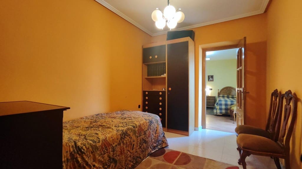 4 camera da letto Villa in vendita in Leon citta con garage - 290.000 € (Rif: 9894124)