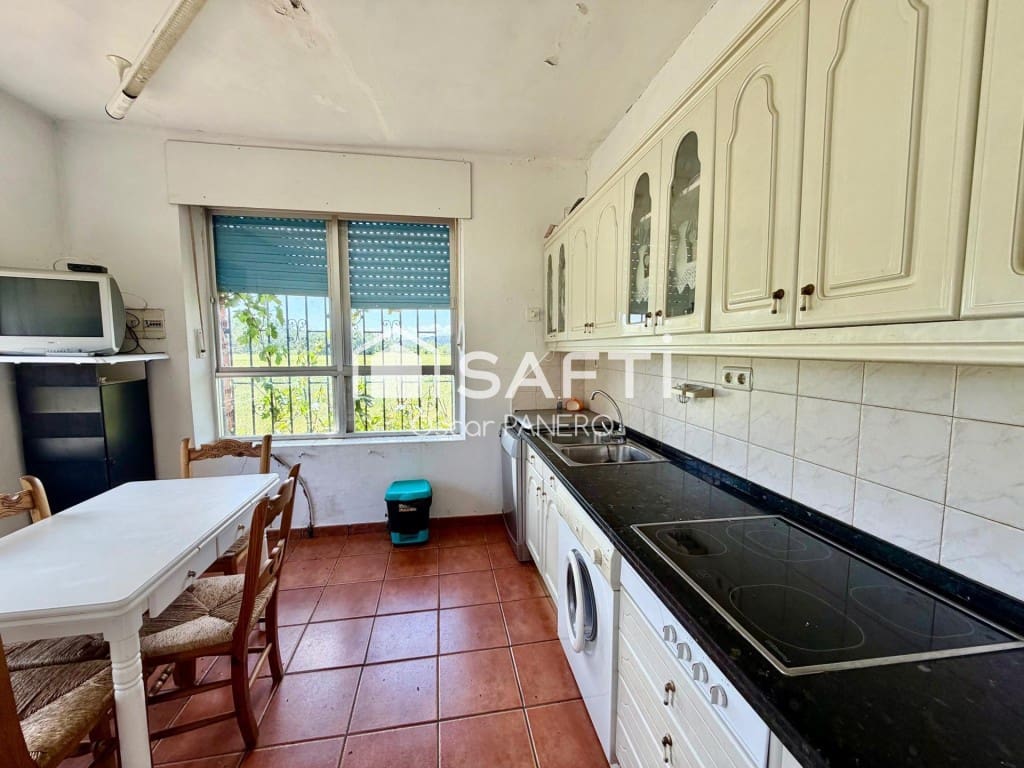 3 bedroom Villa for sale in Rioseco de Tapia - € 75,000 (Ref: 9894127)