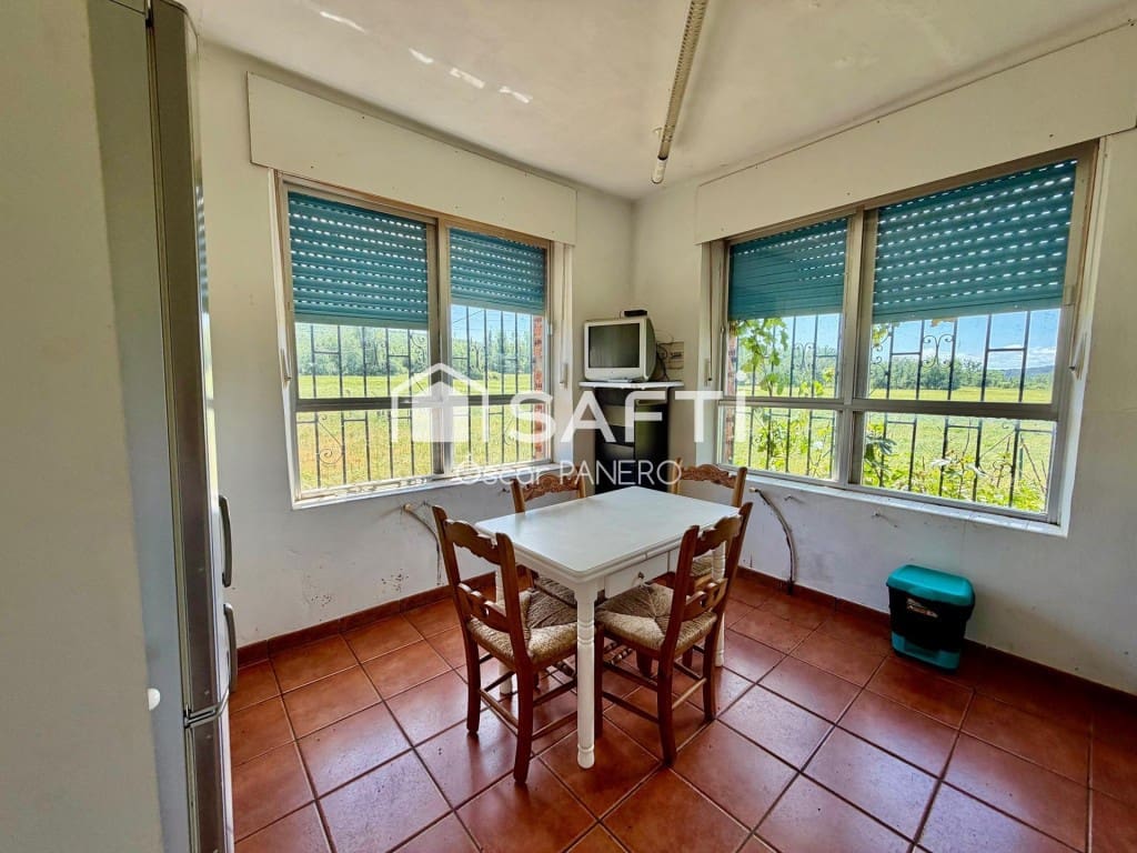 3 bedroom Villa for sale in Rioseco de Tapia - € 75,000 (Ref: 9894127)