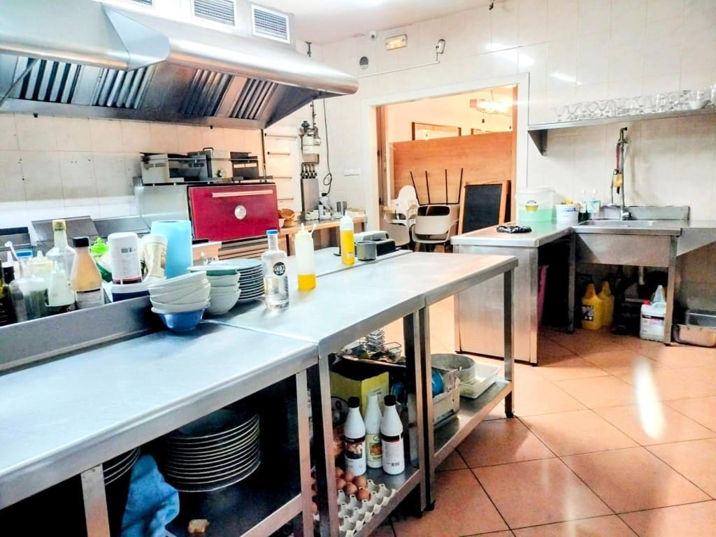 Commercial for rent in Pineda de Mar - € 1,800 (Ref: 9896859)